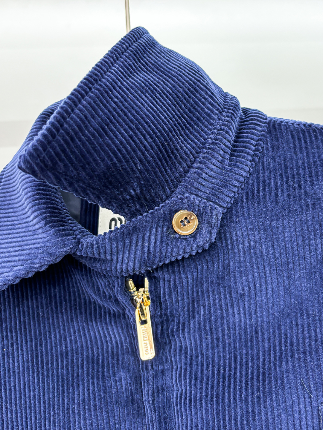 FW2025男女同款Miu缪最美灯芯绒翻领夹克外套 logo字母贴布夹克外套 真的是太懂时尚了#男孩阵营