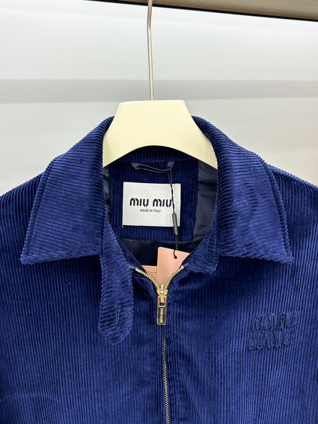 FW2025男女同款Miu缪最美灯芯绒翻领夹克外套 logo字母贴布夹克外套 真的是太懂时尚了#男孩阵营