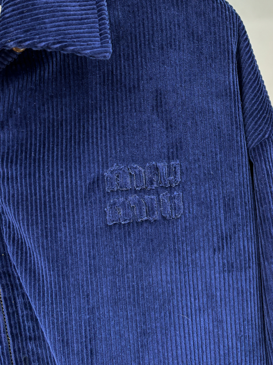 FW2025男女同款Miu缪最美灯芯绒翻领夹克外套 logo字母贴布夹克外套 真的是太懂时尚了#男孩阵营