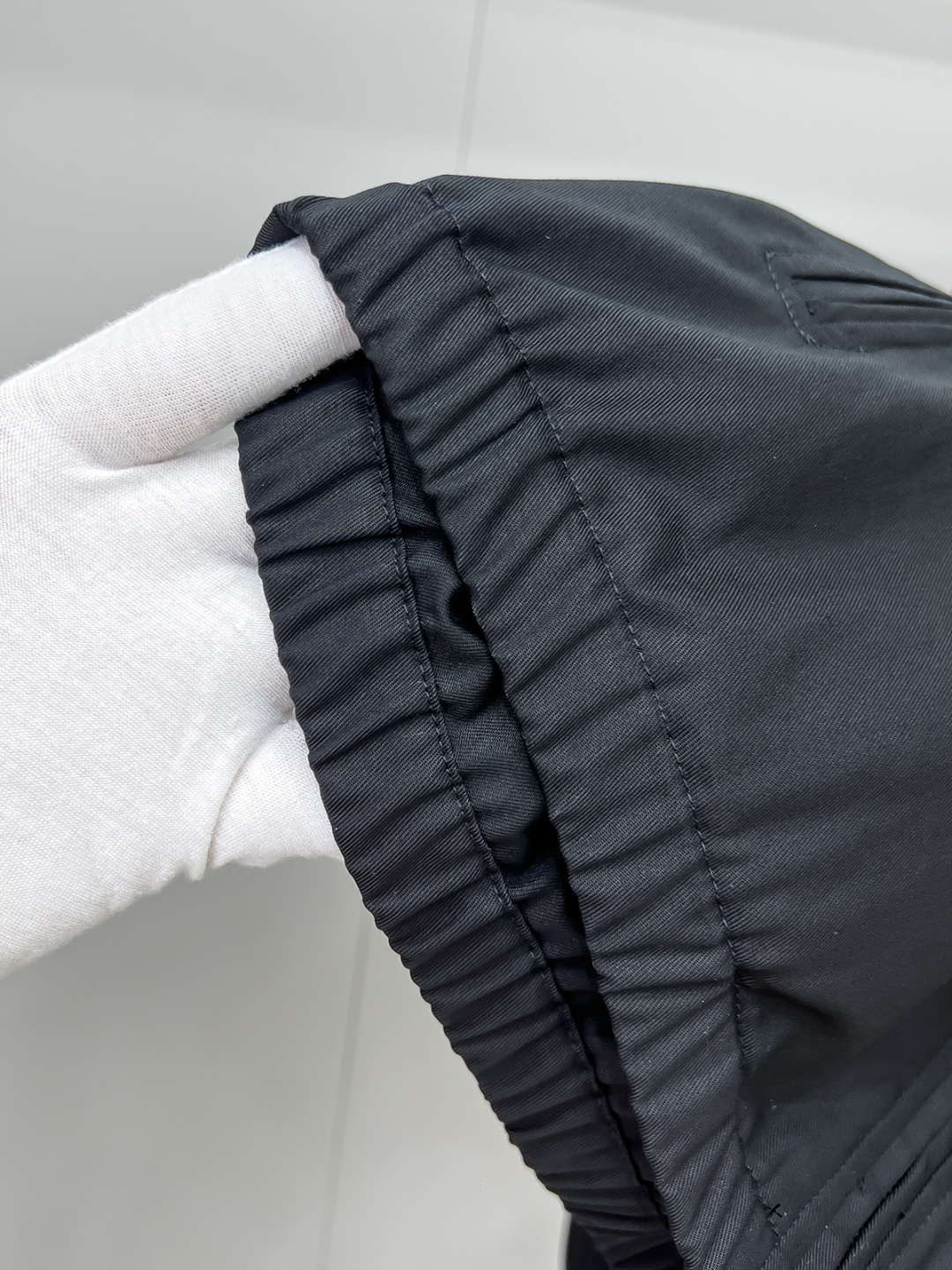 经典与创新的碰撞，Kiton翻领夹克外套Kiton夹克的独特设计和高品质，使穿着者在人群中更加显眼。尤其