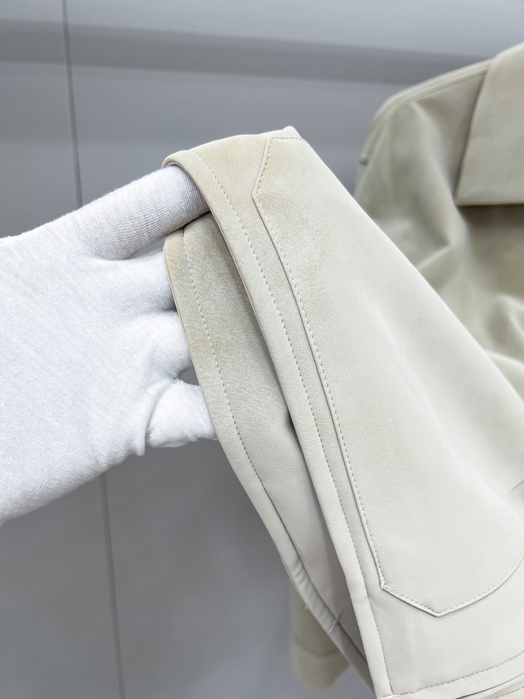 Dr.25FW新款CD字母压纹图案麂皮绒夹克，男士高端都市风尚翻领外套。私密性质的渠道货再次来临，白金级