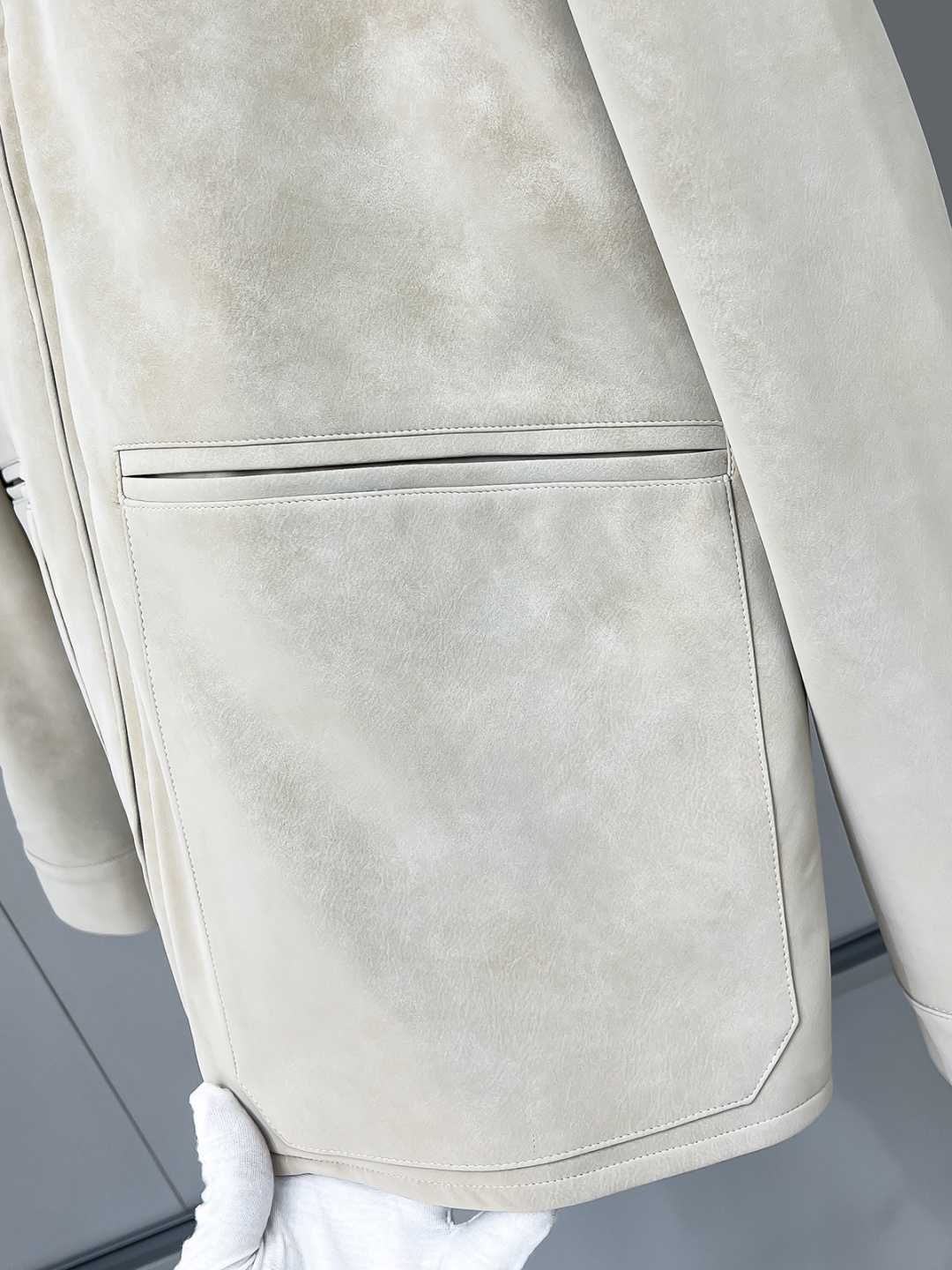 Dr.25FW新款CD字母压纹图案麂皮绒夹克，男士高端都市风尚翻领外套。私密性质的渠道货再次来临，白金级