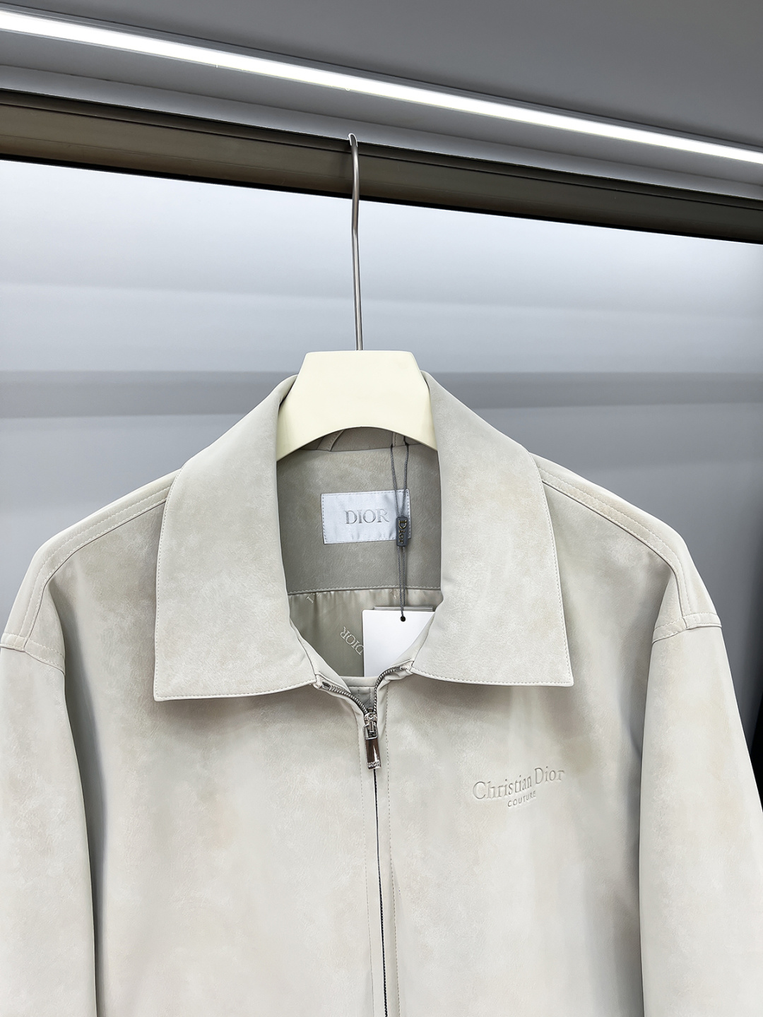 Dr.25FW新款CD字母压纹图案麂皮绒夹克，男士高端都市风尚翻领外套。私密性质的渠道货再次来临，白金级