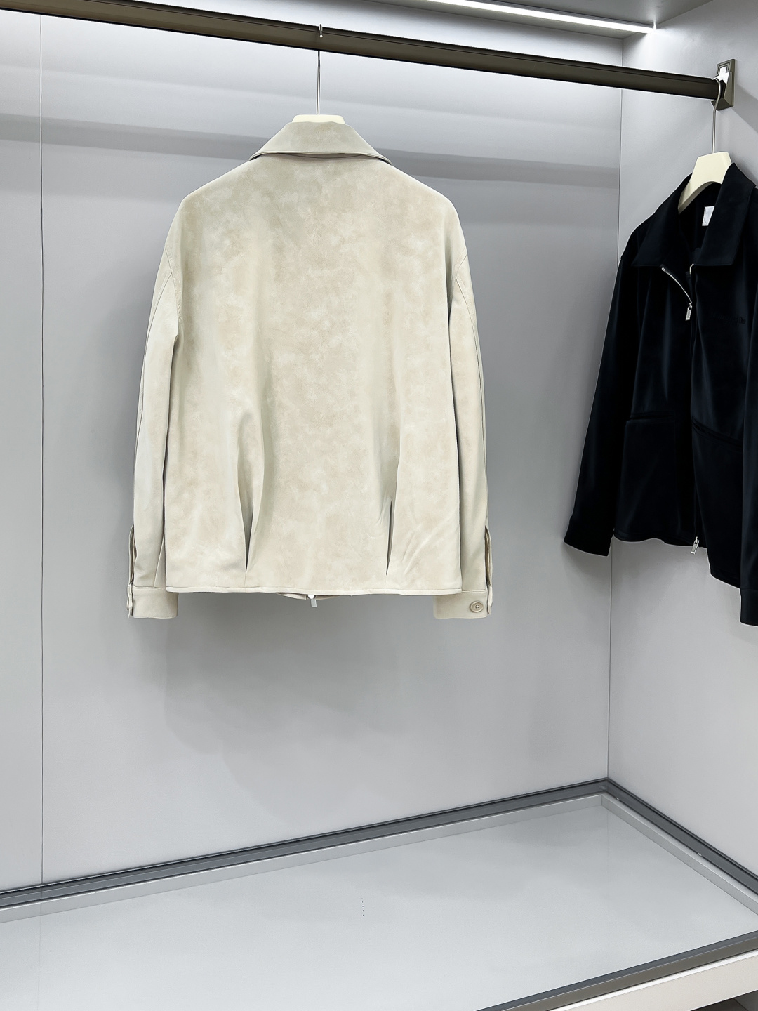 Dr.25FW新款CD字母压纹图案麂皮绒夹克，男士高端都市风尚翻领外套。私密性质的渠道货再次来临，白金级