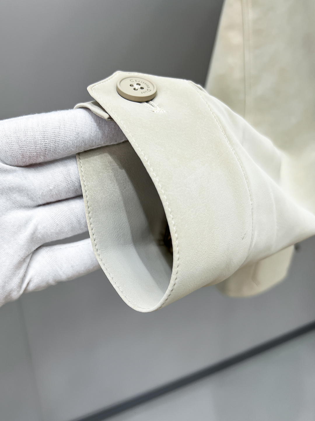 Dr.25FW新款CD字母压纹图案麂皮绒夹克，男士高端都市风尚翻领外套。私密性质的渠道货再次来临，白金级