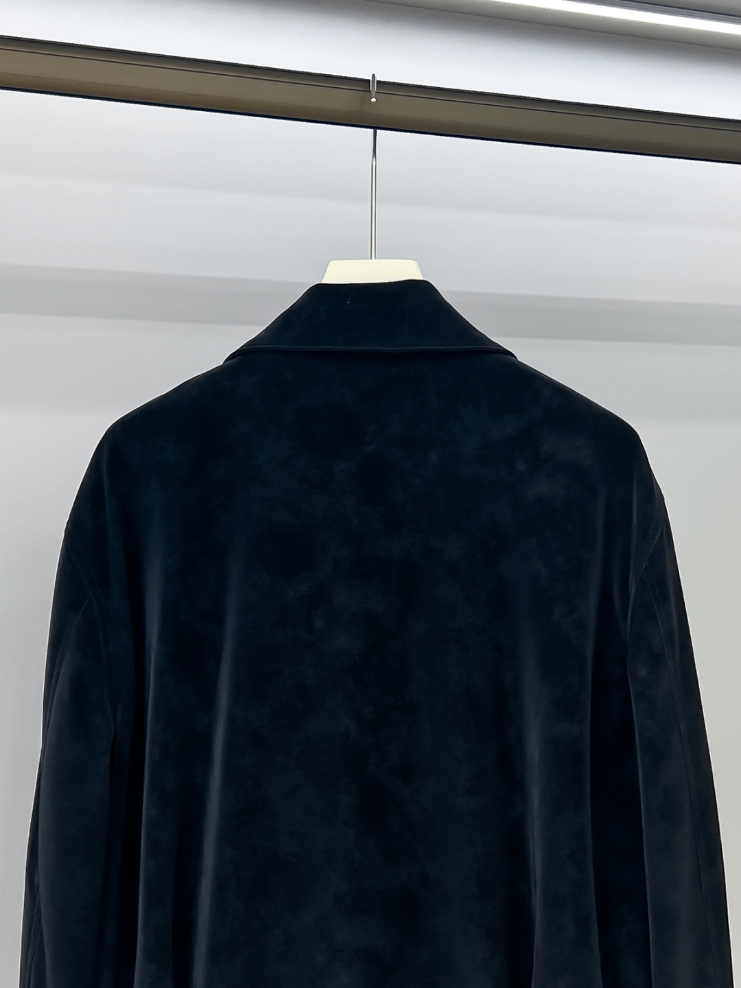 Dr.25FW新款CD字母压纹图案麂皮绒夹克，男士高端都市风尚翻领外套。私密性质的渠道货再次来临，白金级