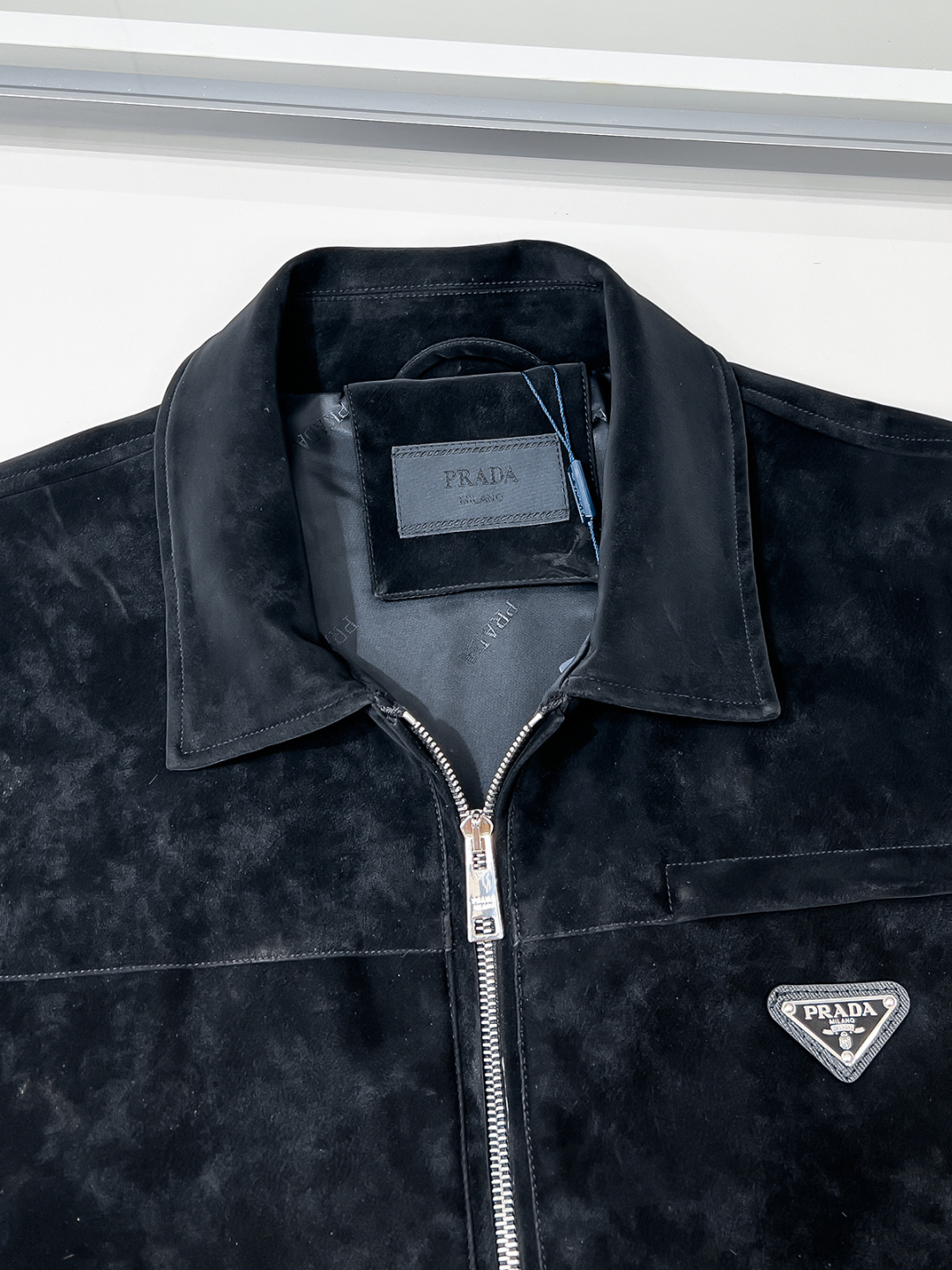 铺拍细节 FWPra-匠心织梦✨源自意大利系列，以匠心独运，经典三角标为您打造不凡的衣橱新宠。2025双