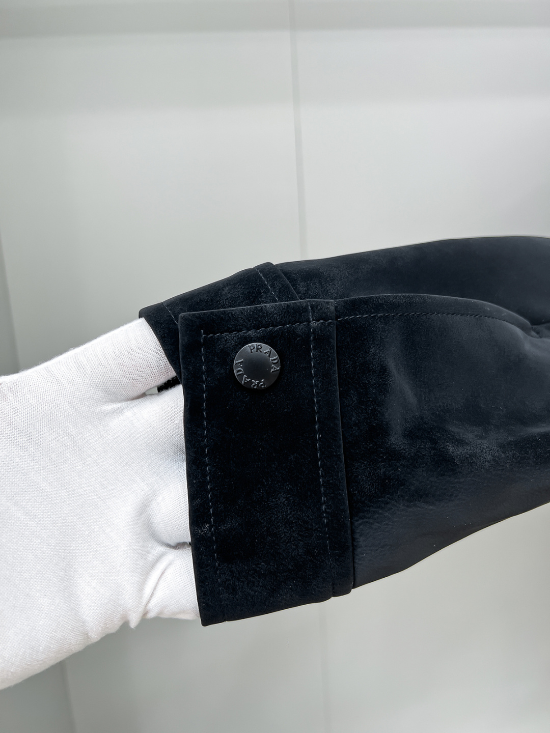 铺拍细节 FWPra-匠心织梦✨源自意大利系列，以匠心独运，经典三角标为您打造不凡的衣橱新宠。2025双