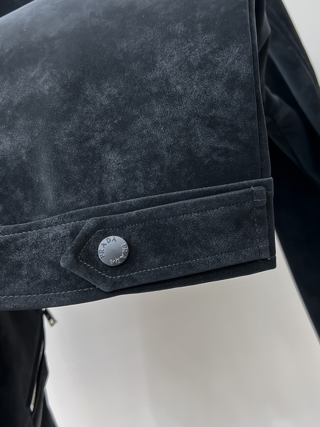 铺拍细节 FWPra-匠心织梦✨源自意大利系列，以匠心独运，经典三角标为您打造不凡的衣橱新宠。2025双