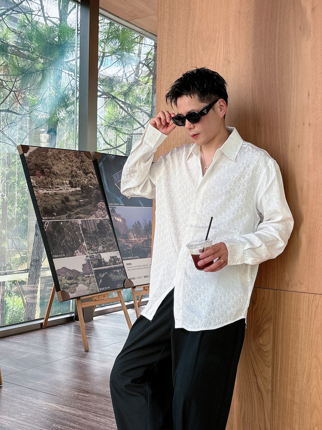 NO:517331,Model picture DIOR 2025 new classic jacquard long-sleeved shirt, counters are on sale simultaneously. Custom fabrics, skin-friendly and comfortable, classic jacquard logo patterns, three-standard accessories are complete. S-XL, dior, shirts, alexander wang19860909模特图 DIOR 2025新款经典提花长袖衬衫,专柜同步在售 定制面料,亲肤舒适,满身经典提花logo图案,三标辅料齐全 码数S-XL,,dior,shirts,alexander wang,Men's clothing