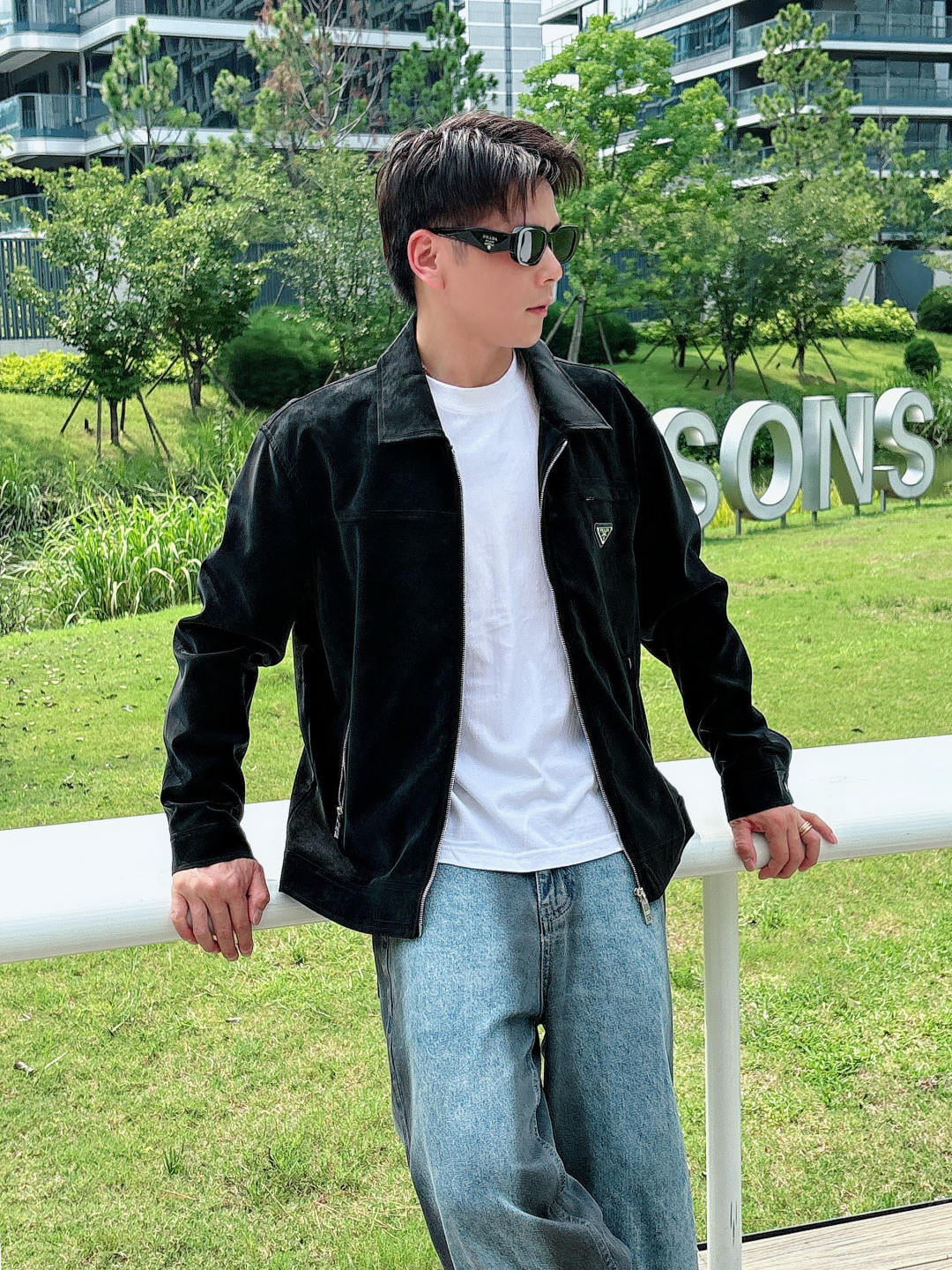 模特图 FWPra-匠心织梦✨源自意大利系列，以匠心独运，经典三角标为您打造不凡的衣橱新宠。2025双色