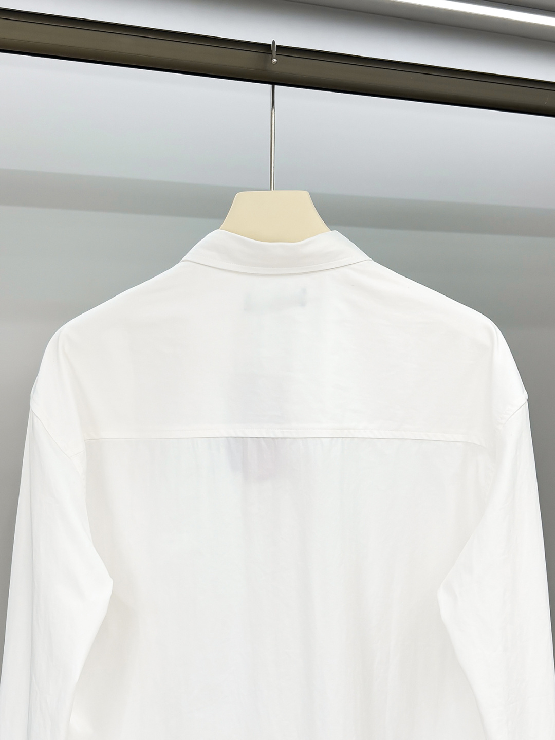 kiton男士商务休闲长袖衬衫.官方同步系列！经典型风格的时装，在面料选取和工艺方面都相当考究，极符合 