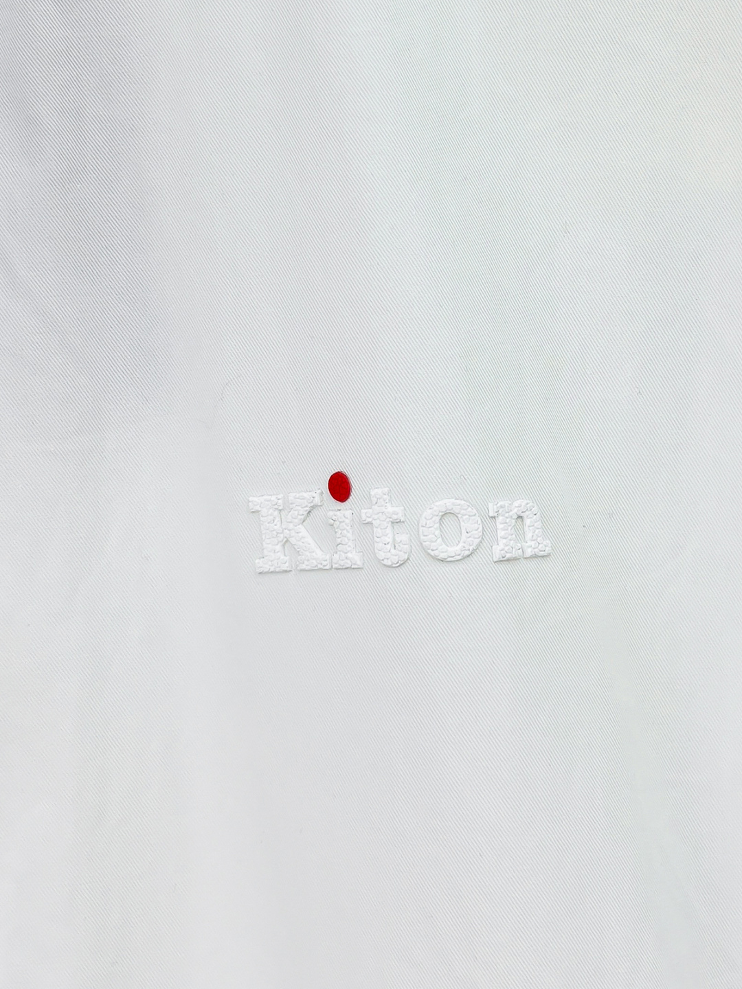 kiton男士商务休闲长袖衬衫.官方同步系列！经典型风格的时装，在面料选取和工艺方面都相当考究，极符合 