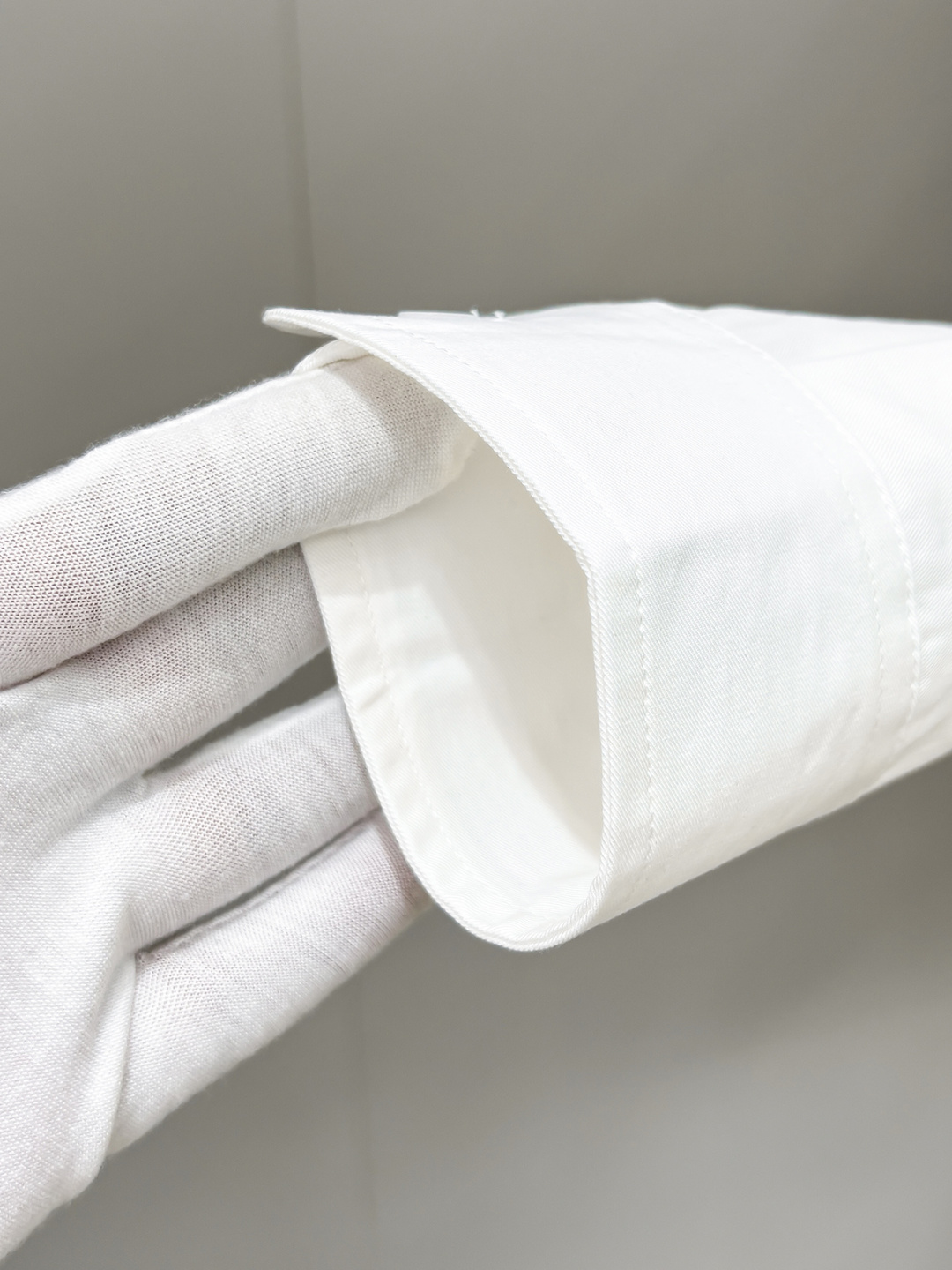 kiton男士商务休闲长袖衬衫.官方同步系列！经典型风格的时装，在面料选取和工艺方面都相当考究，极符合 