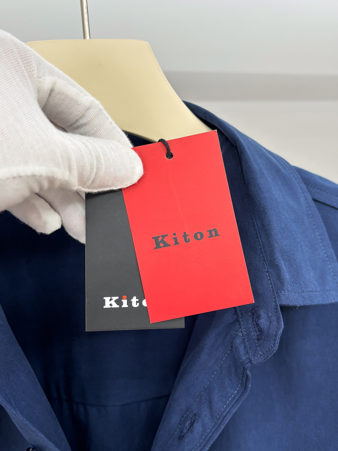 kiton男士商务休闲长袖衬衫.官方同步系列！经典型风格的时装，在面料选取和工艺方面都相当考究，极符合 