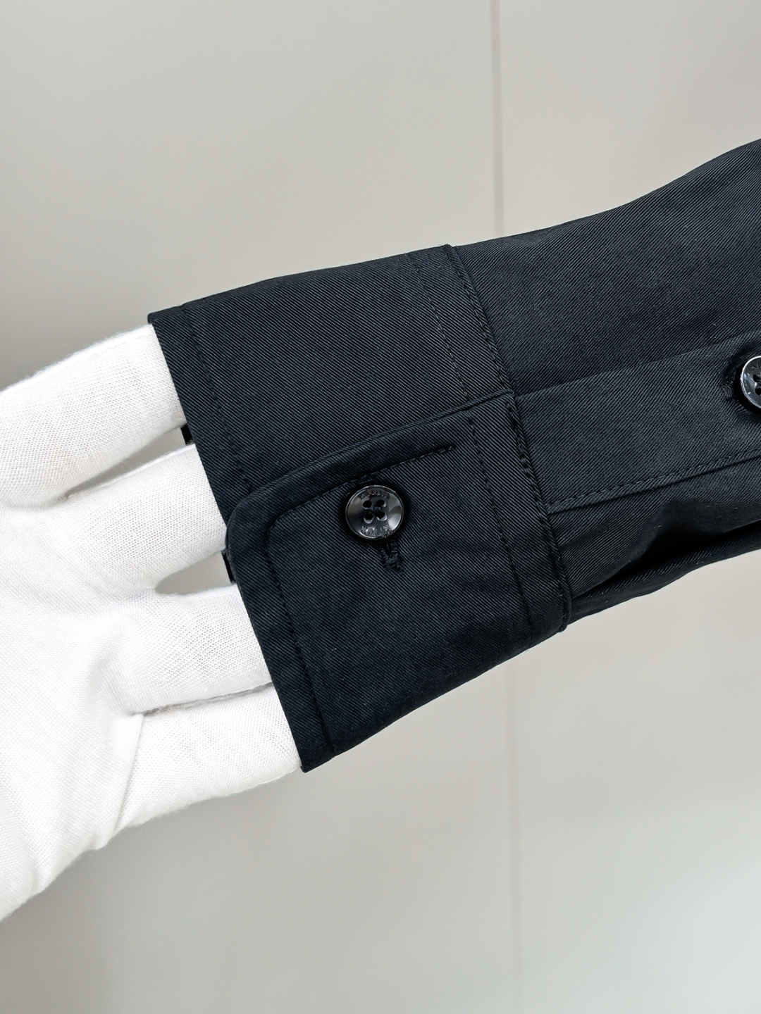 kiton男士商务休闲长袖衬衫.官方同步系列！经典型风格的时装，在面料选取和工艺方面都相当考究，极符合 