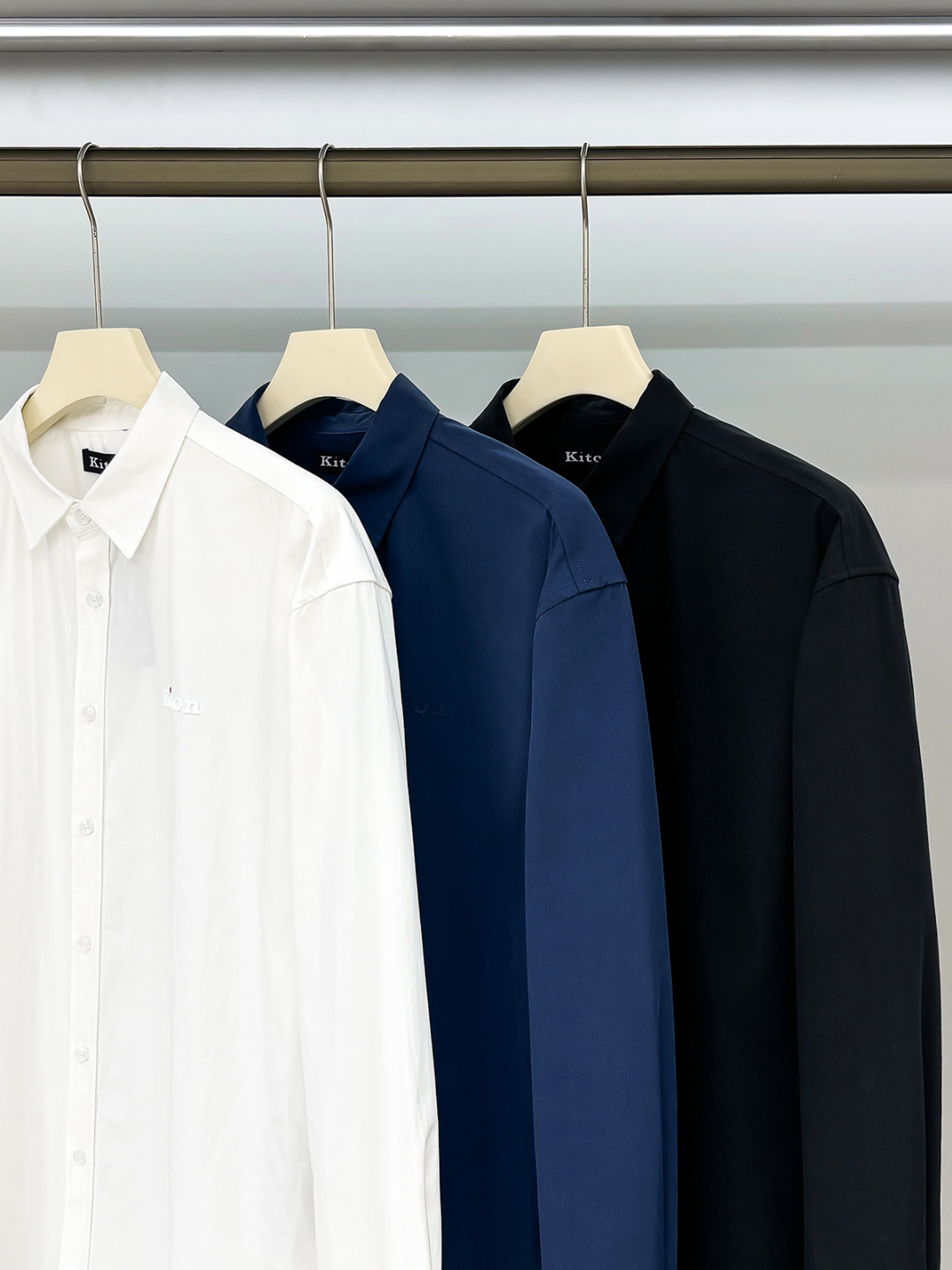 组合图 kiton男士商务休闲长袖衬衫.官方同步系列！经典型风格的时装，在面料选取和工艺方面都相当考究，