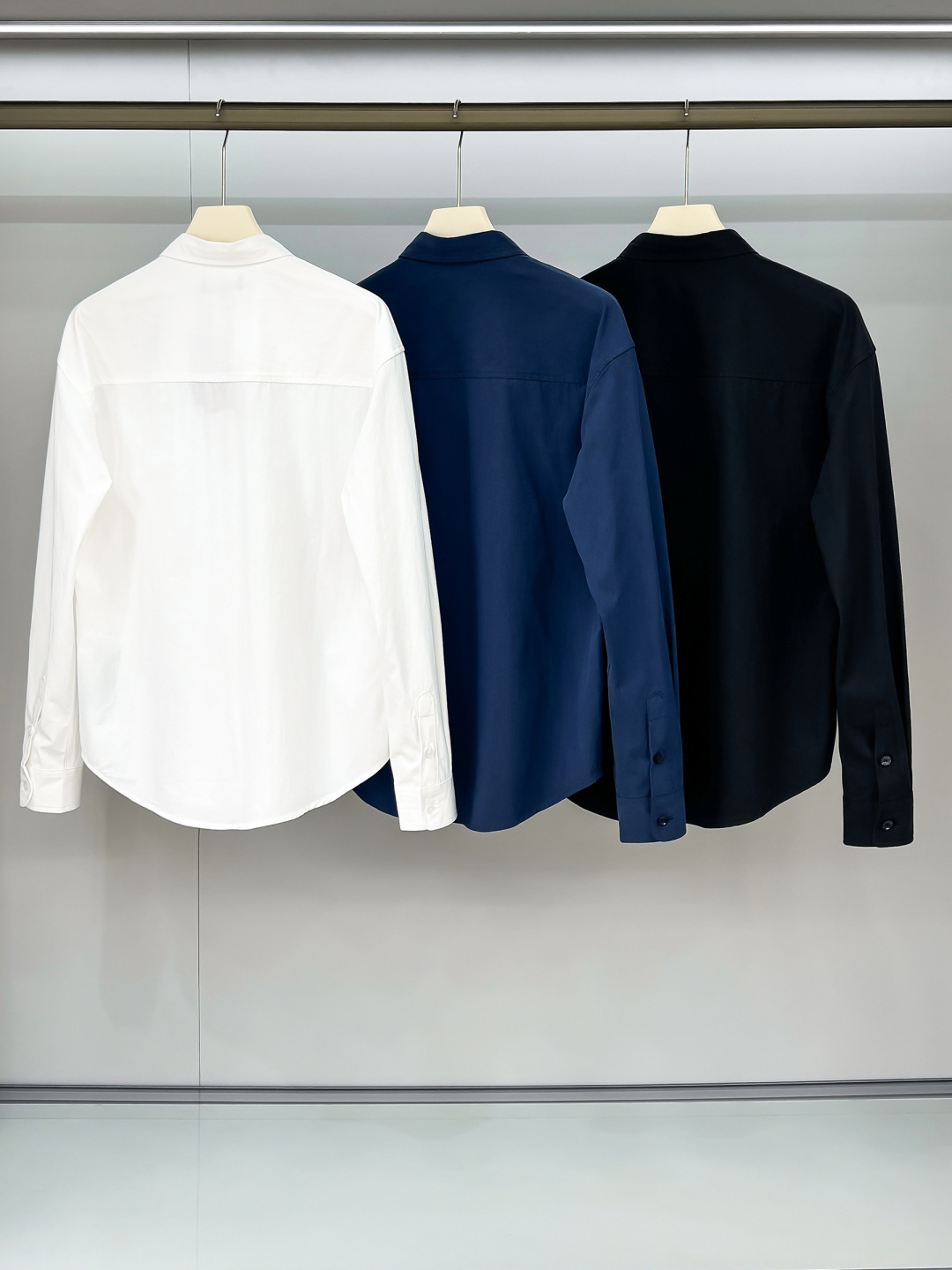 组合图 kiton男士商务休闲长袖衬衫.官方同步系列！经典型风格的时装，在面料选取和工艺方面都相当考究，