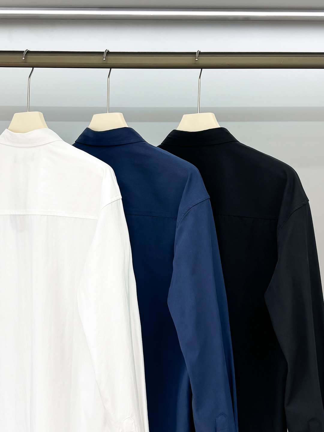 组合图 kiton男士商务休闲长袖衬衫.官方同步系列！经典型风格的时装，在面料选取和工艺方面都相当考究，