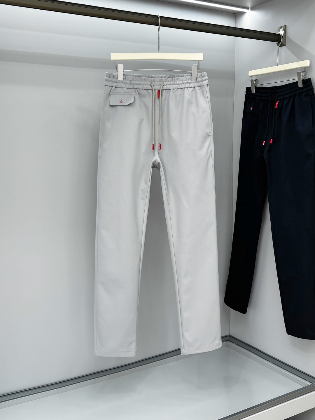 Kiton 2025秋冬 品质控推荐！全品相订单 松紧腰拉链直脚休闲裤 ，年年经典款式 松紧绳抽绳 字母