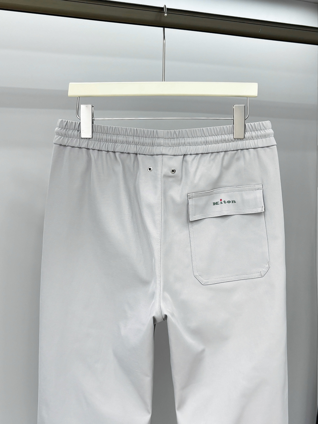 Kiton 2025秋冬 品质控推荐！全品相订单 松紧腰拉链直脚休闲裤 ，年年经典款式 松紧绳抽绳 字母