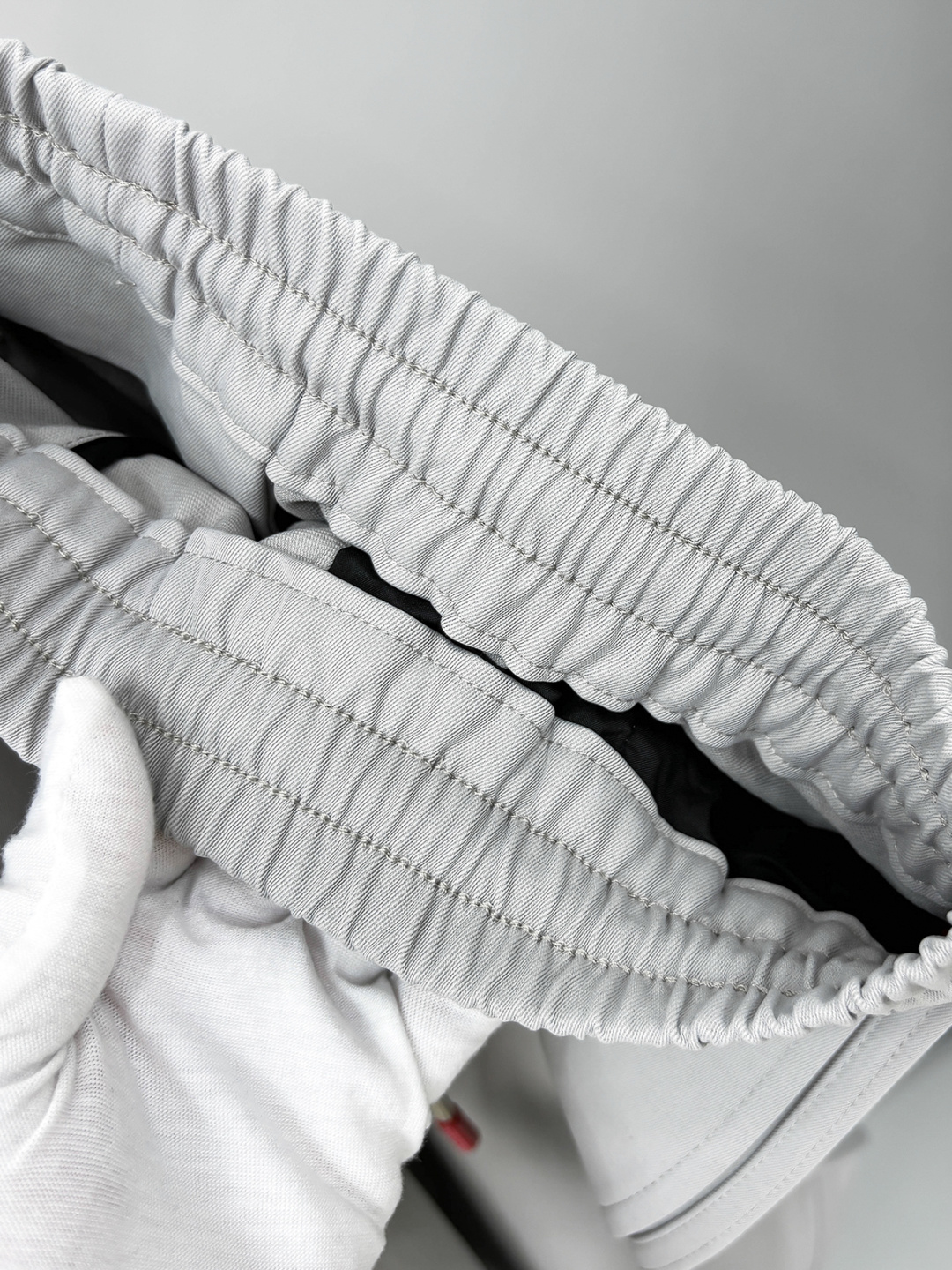 Kiton 2025秋冬 品质控推荐！全品相订单 松紧腰拉链直脚休闲裤 ，年年经典款式 松紧绳抽绳 字母