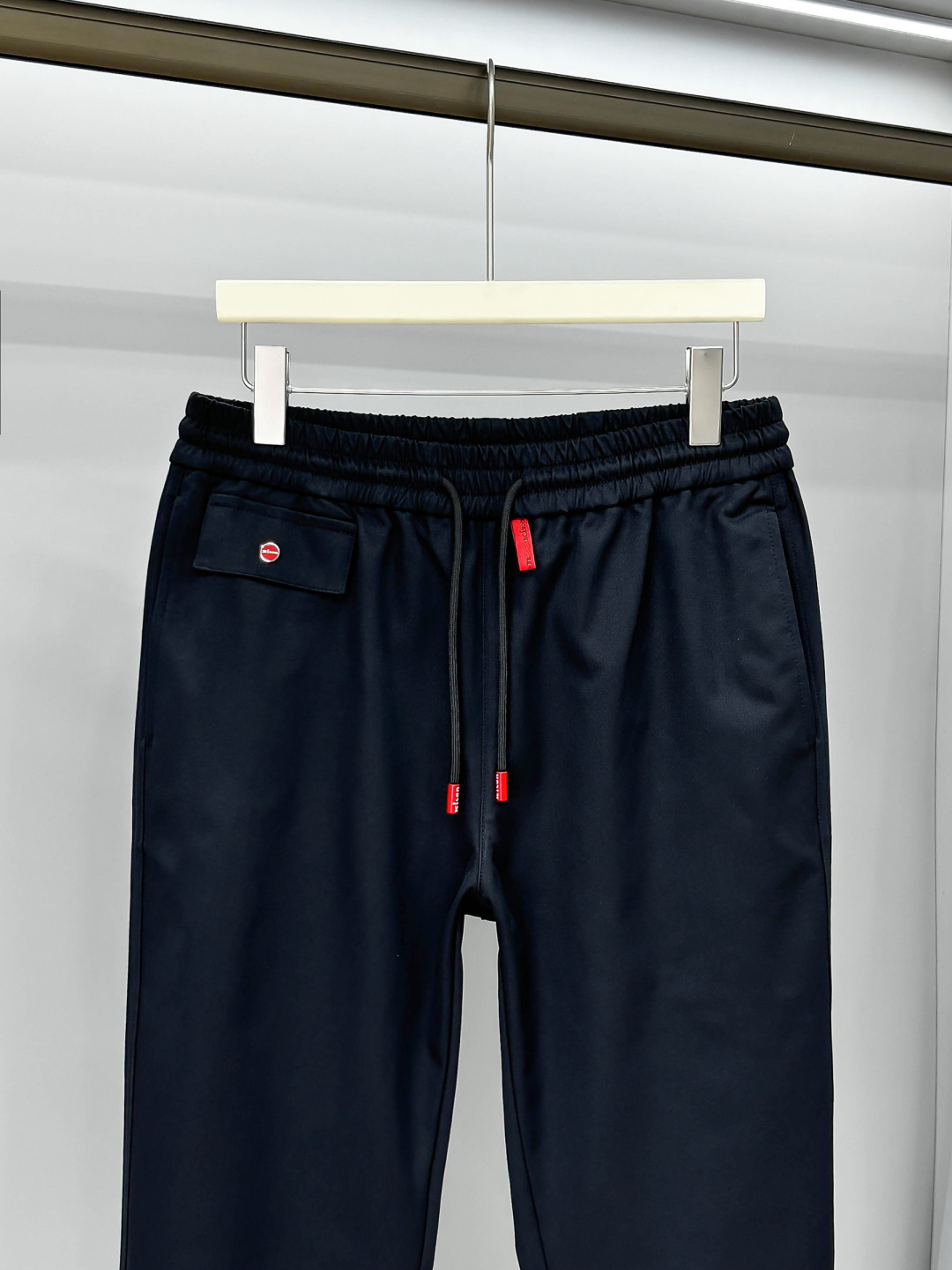 Kiton 2025秋冬 品质控推荐！全品相订单 松紧腰拉链直脚休闲裤 ，年年经典款式 松紧绳抽绳 字母