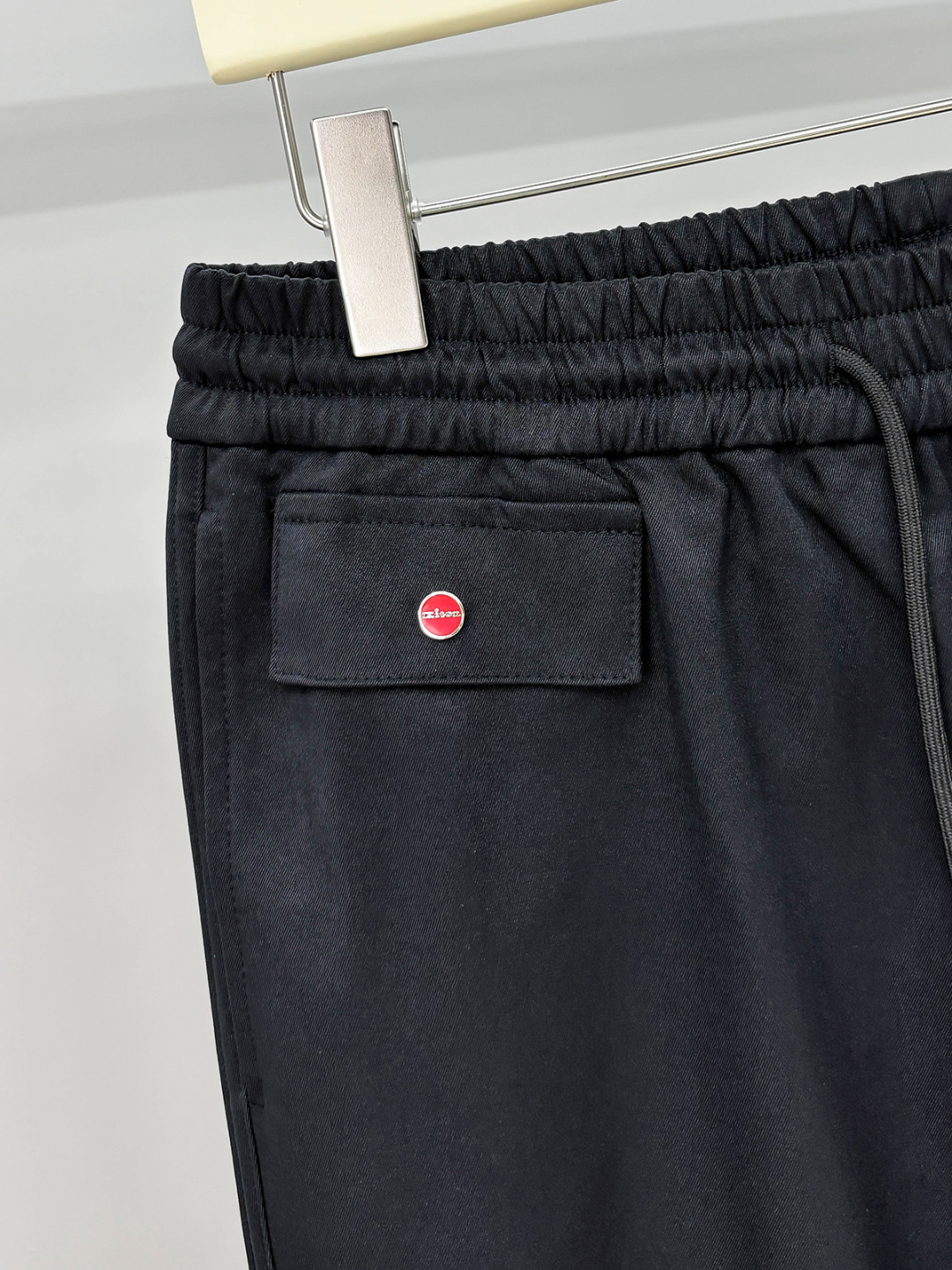 Kiton 2025秋冬 品质控推荐！全品相订单 松紧腰拉链直脚休闲裤 ，年年经典款式 松紧绳抽绳 字母