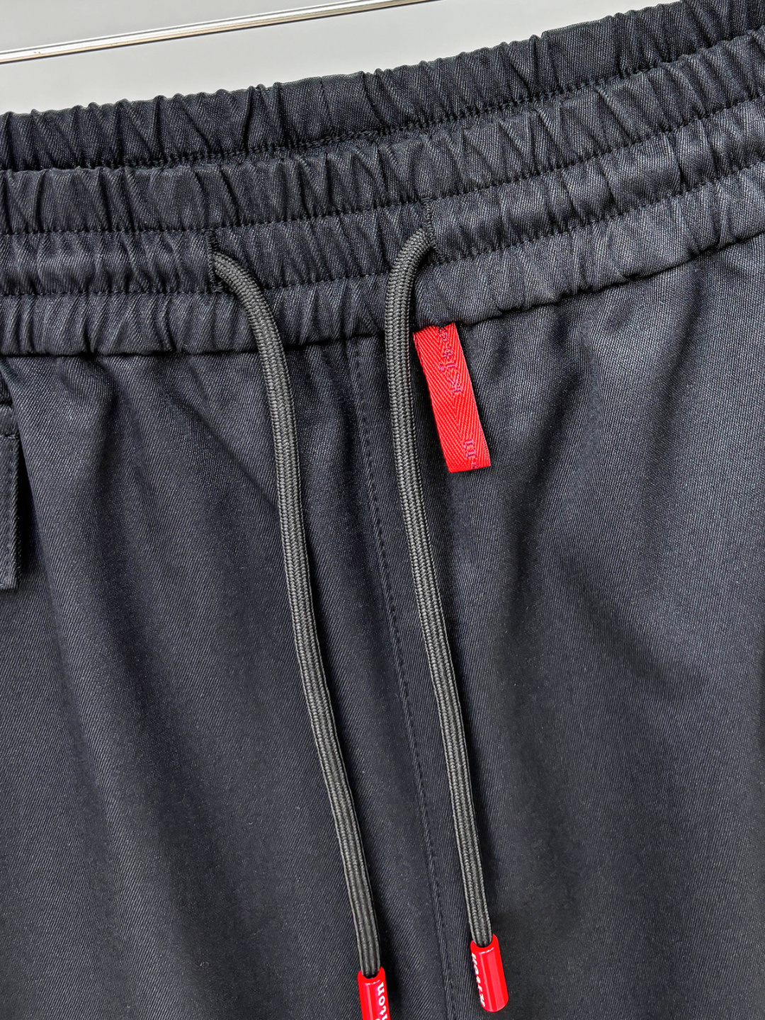 Kiton 2025秋冬 品质控推荐！全品相订单 松紧腰拉链直脚休闲裤 ，年年经典款式 松紧绳抽绳 字母