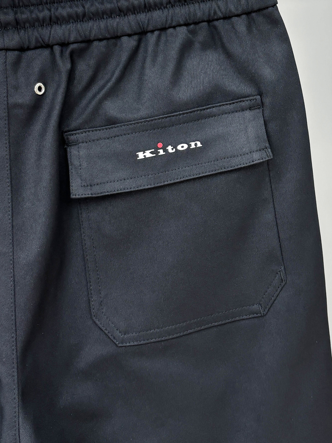 Kiton 2025秋冬 品质控推荐！全品相订单 松紧腰拉链直脚休闲裤 ，年年经典款式 松紧绳抽绳 字母