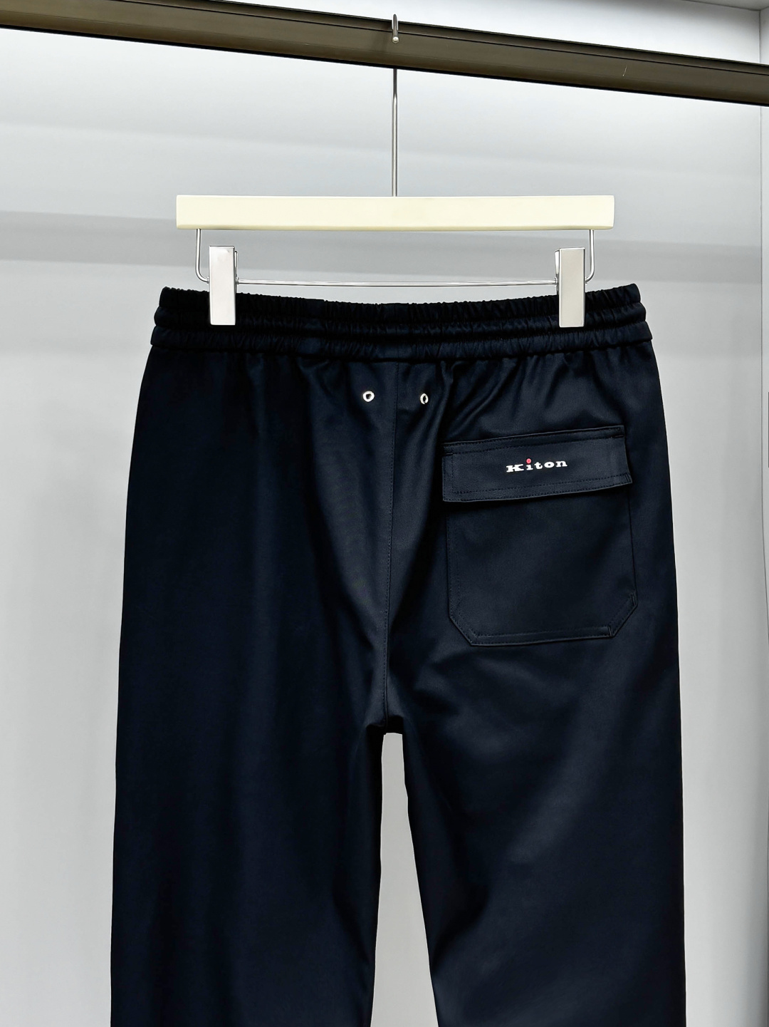 Kiton 2025秋冬 品质控推荐！全品相订单 松紧腰拉链直脚休闲裤 ，年年经典款式 松紧绳抽绳 字母