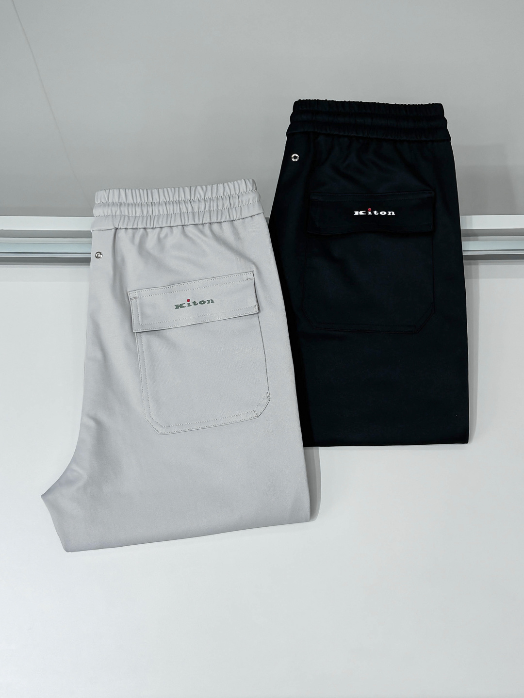 组合图 Kiton 2025秋冬 品质控推荐！全品相订单 松紧腰拉链直脚休闲裤 ，年年经典款式 松紧绳抽