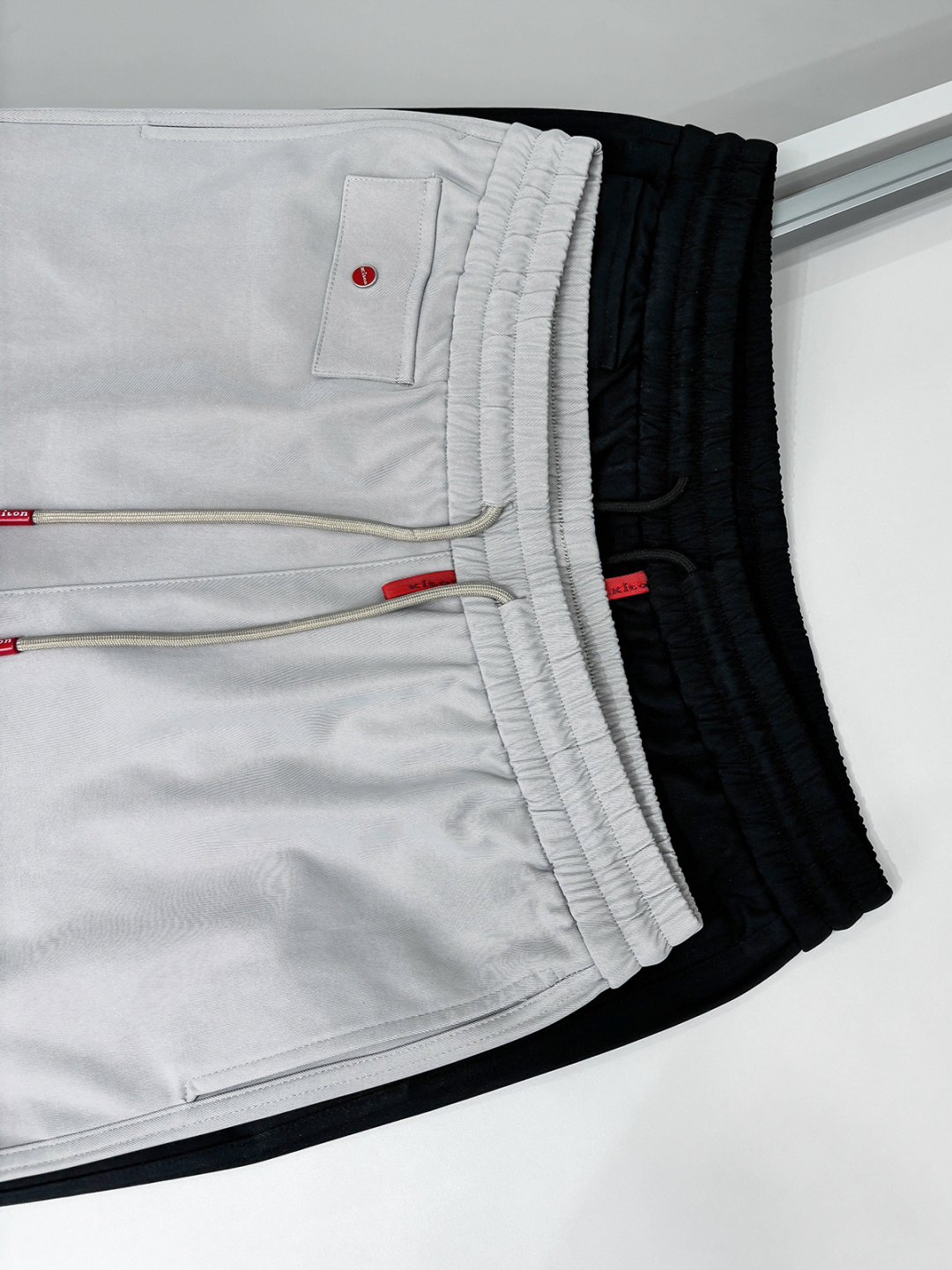 组合图 Kiton 2025秋冬 品质控推荐！全品相订单 松紧腰拉链直脚休闲裤 ，年年经典款式 松紧绳抽