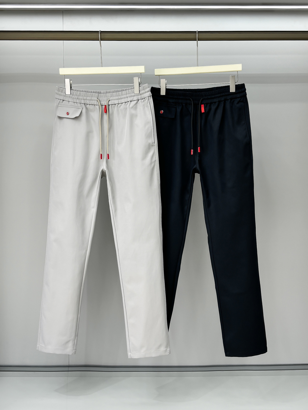 组合图 Kiton 2025秋冬 品质控推荐！全品相订单 松紧腰拉链直脚休闲裤 ，年年经典款式 松紧绳抽