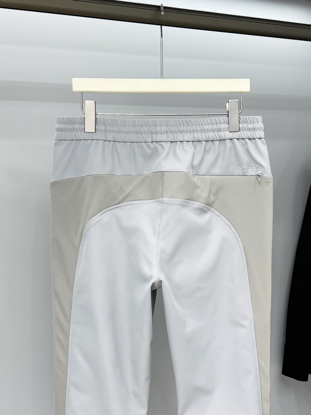 arcter 鸟家25秋冬新款纯色小直筒休闲裤徒步系列，采用进口面料！非常结实弹舒服度极高。优良的户外登