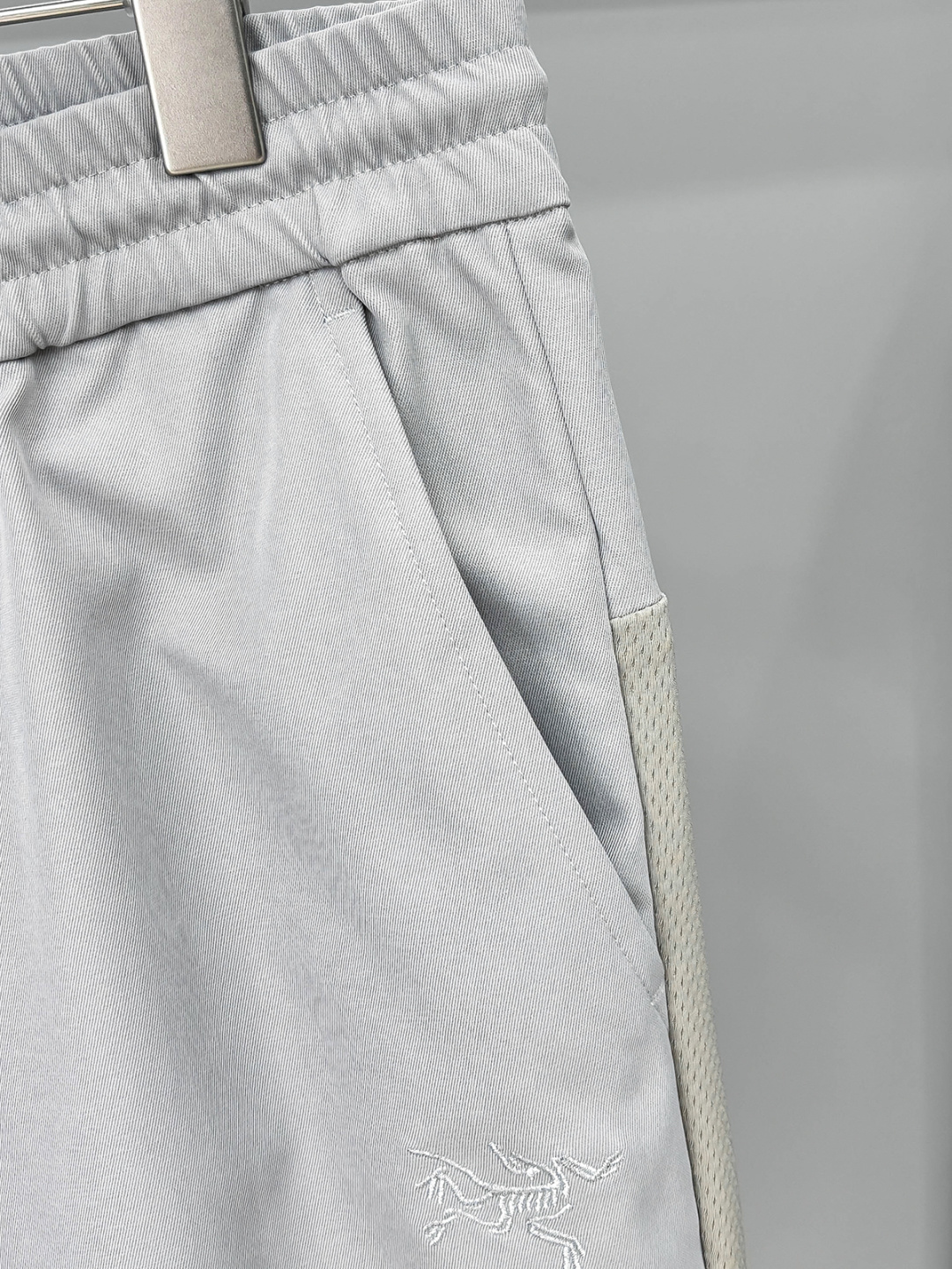 arcter 鸟家25秋冬新款纯色小直筒休闲裤徒步系列，采用进口面料！非常结实弹舒服度极高。优良的户外登