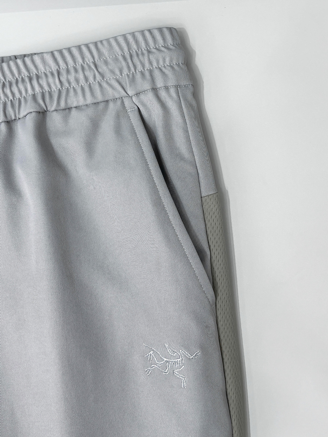 铺拍细节 arcter 鸟家25秋冬新款纯色小直筒休闲裤徒步系列，采用进口面料！非常结实弹舒服度极高。优