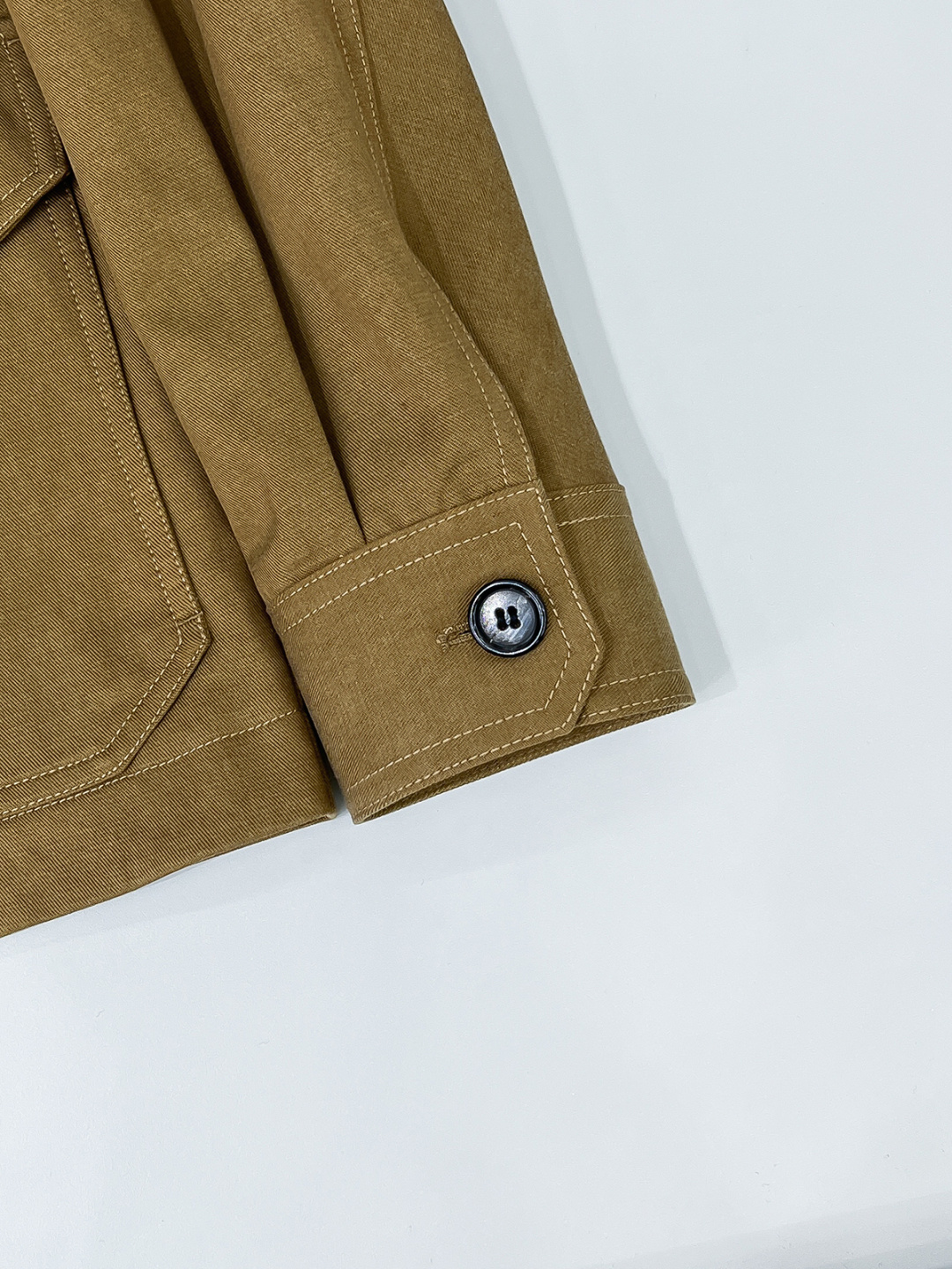 重奢经典！Brioni天丝纯棉混纺多口袋翻领腰部抽绳衬衫式猎装夹克外套！永不落幕的款式可以一直穿，一直经