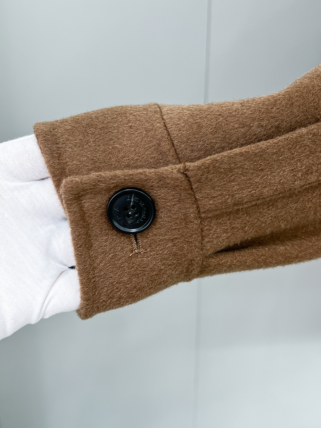 （纯手工）高端男士必备单品纯手工呢羊绒羊毛大衣.每一件都是纯手工缝制而成.内里无缝—带包装关于款式及设计