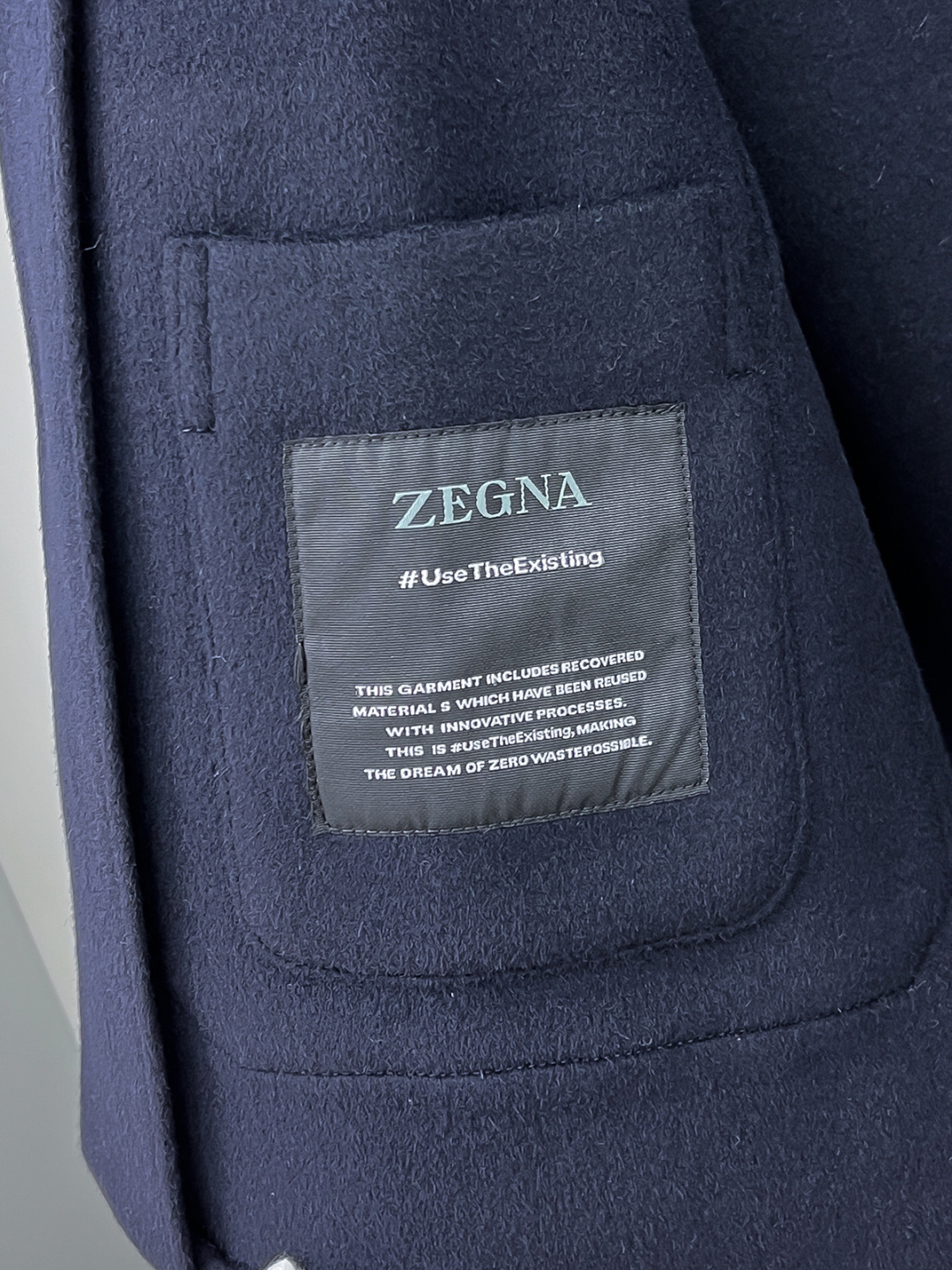 （纯手工）高端男士必备单品纯手工呢羊绒羊毛大衣.每一件都是纯手工缝制而成.内里无缝—带包装关于款式及设计