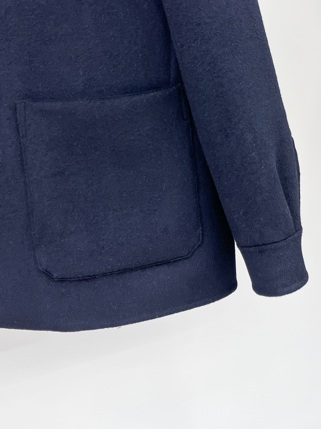 （纯手工）高端男士必备单品纯手工呢羊绒羊毛大衣.每一件都是纯手工缝制而成.内里无缝—带包装关于款式及设计