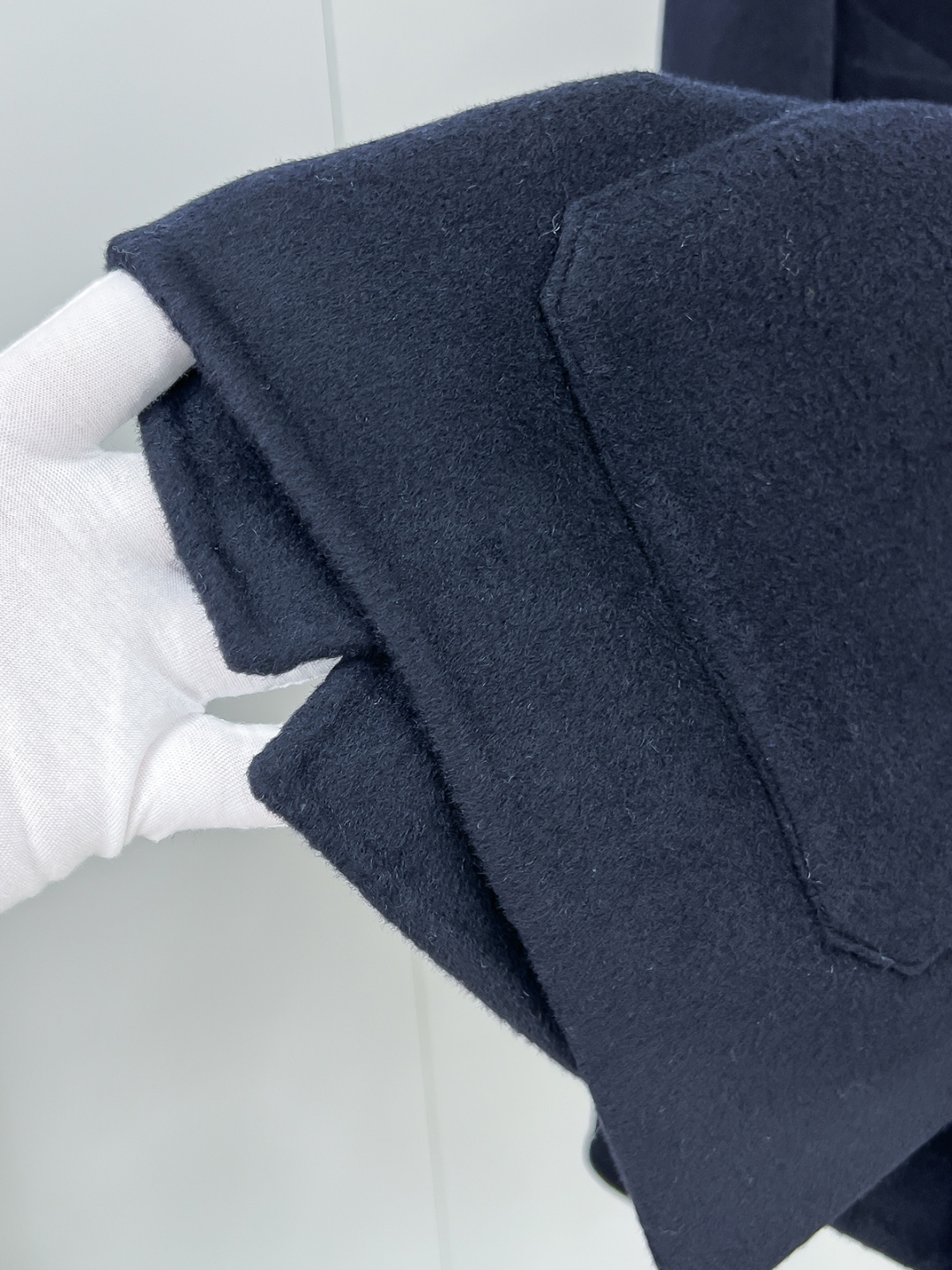 （纯手工）高端男士必备单品纯手工呢羊绒羊毛大衣.每一件都是纯手工缝制而成.内里无缝—带包装关于款式及设计