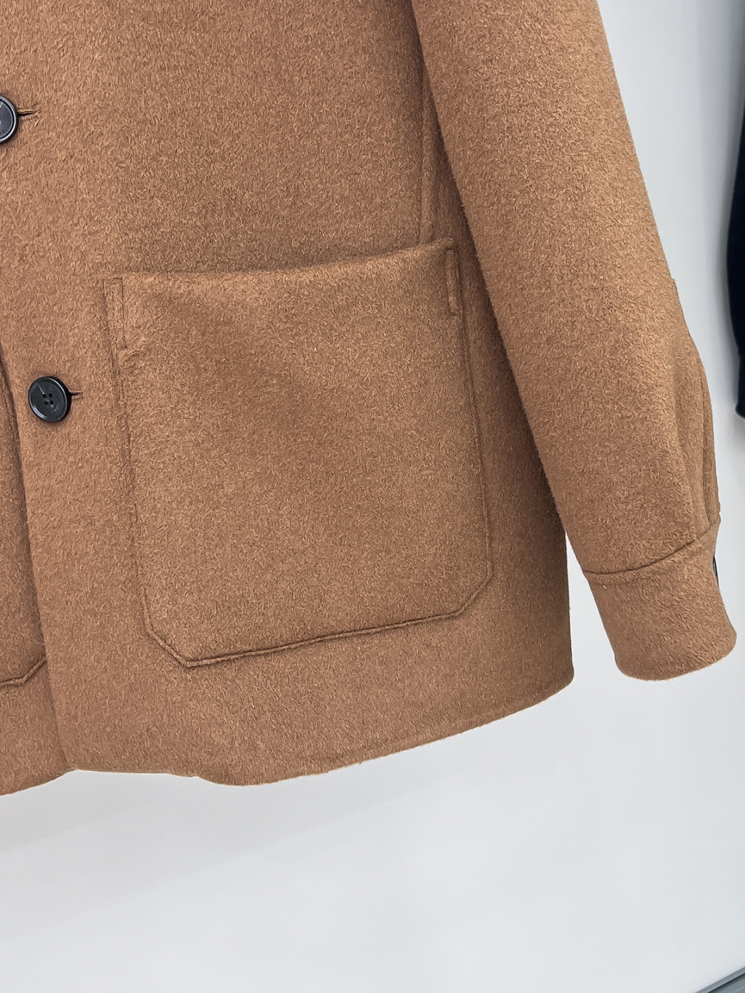 （纯手工）高端男士必备单品纯手工呢羊绒羊毛大衣.每一件都是纯手工缝制而成.内里无缝—带包装关于款式及设计