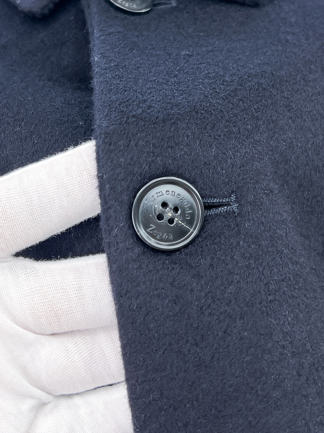 （纯手工）高端男士必备单品纯手工呢羊绒羊毛大衣.每一件都是纯手工缝制而成.内里无缝—带包装关于款式及设计