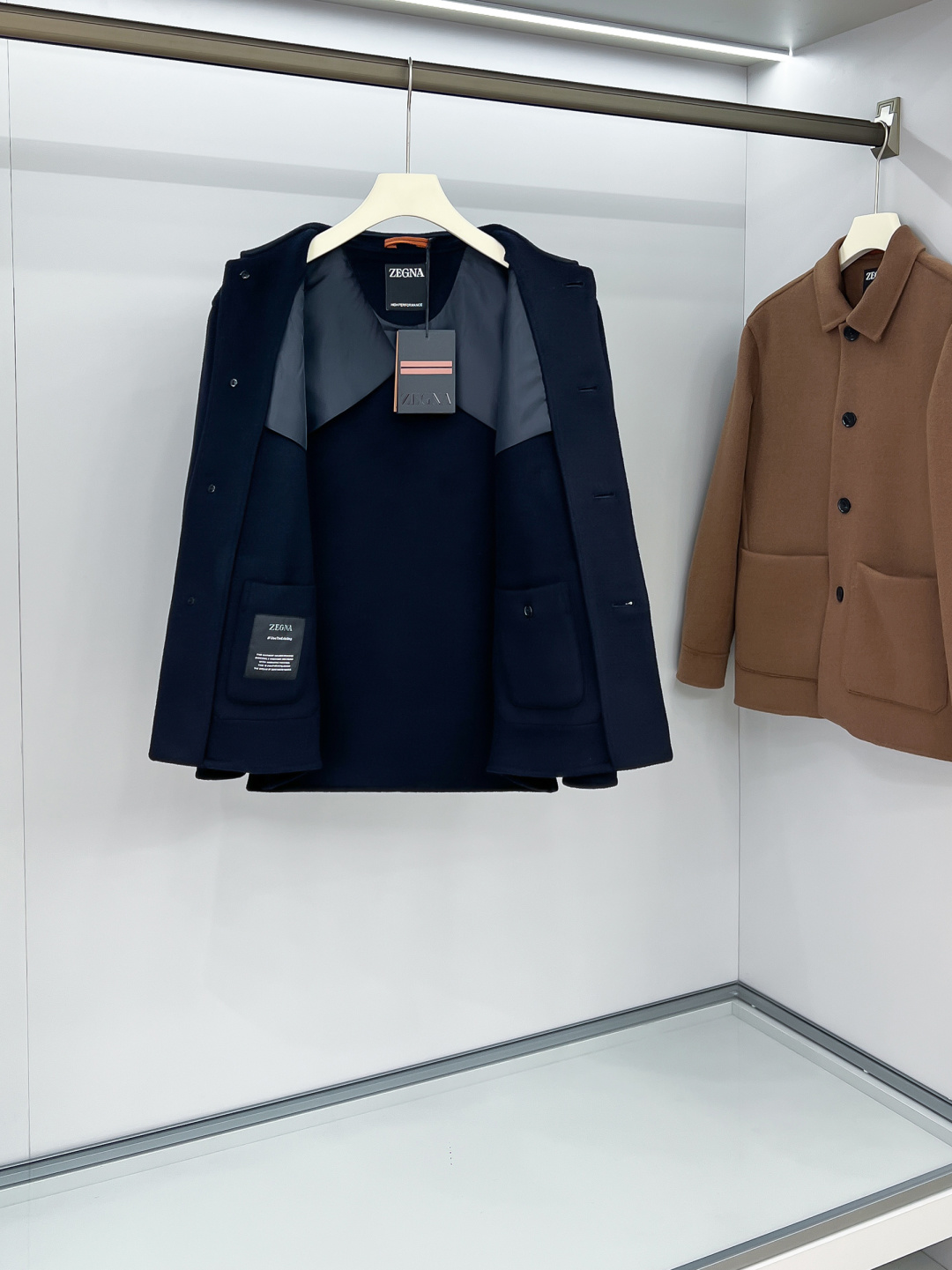 （纯手工）高端男士必备单品纯手工呢羊绒羊毛大衣.每一件都是纯手工缝制而成.内里无缝—带包装关于款式及设计