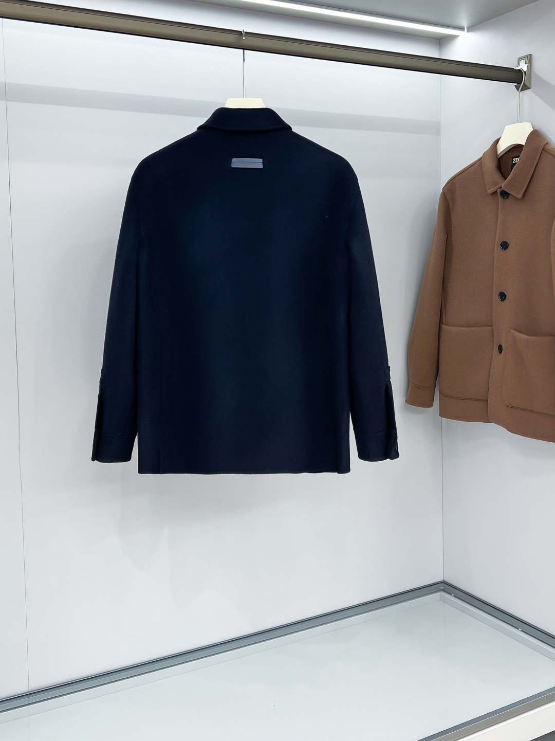 （纯手工）高端男士必备单品纯手工呢羊绒羊毛大衣.每一件都是纯手工缝制而成.内里无缝—带包装关于款式及设计