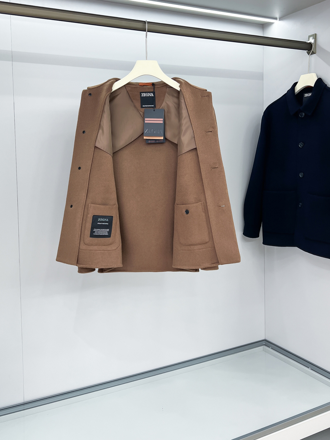 （纯手工）高端男士必备单品纯手工呢羊绒羊毛大衣.每一件都是纯手工缝制而成.内里无缝—带包装关于款式及设计