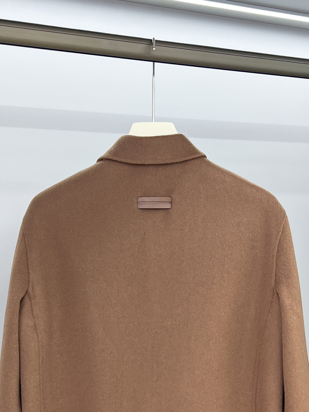 （纯手工）高端男士必备单品纯手工呢羊绒羊毛大衣.每一件都是纯手工缝制而成.内里无缝—带包装关于款式及设计