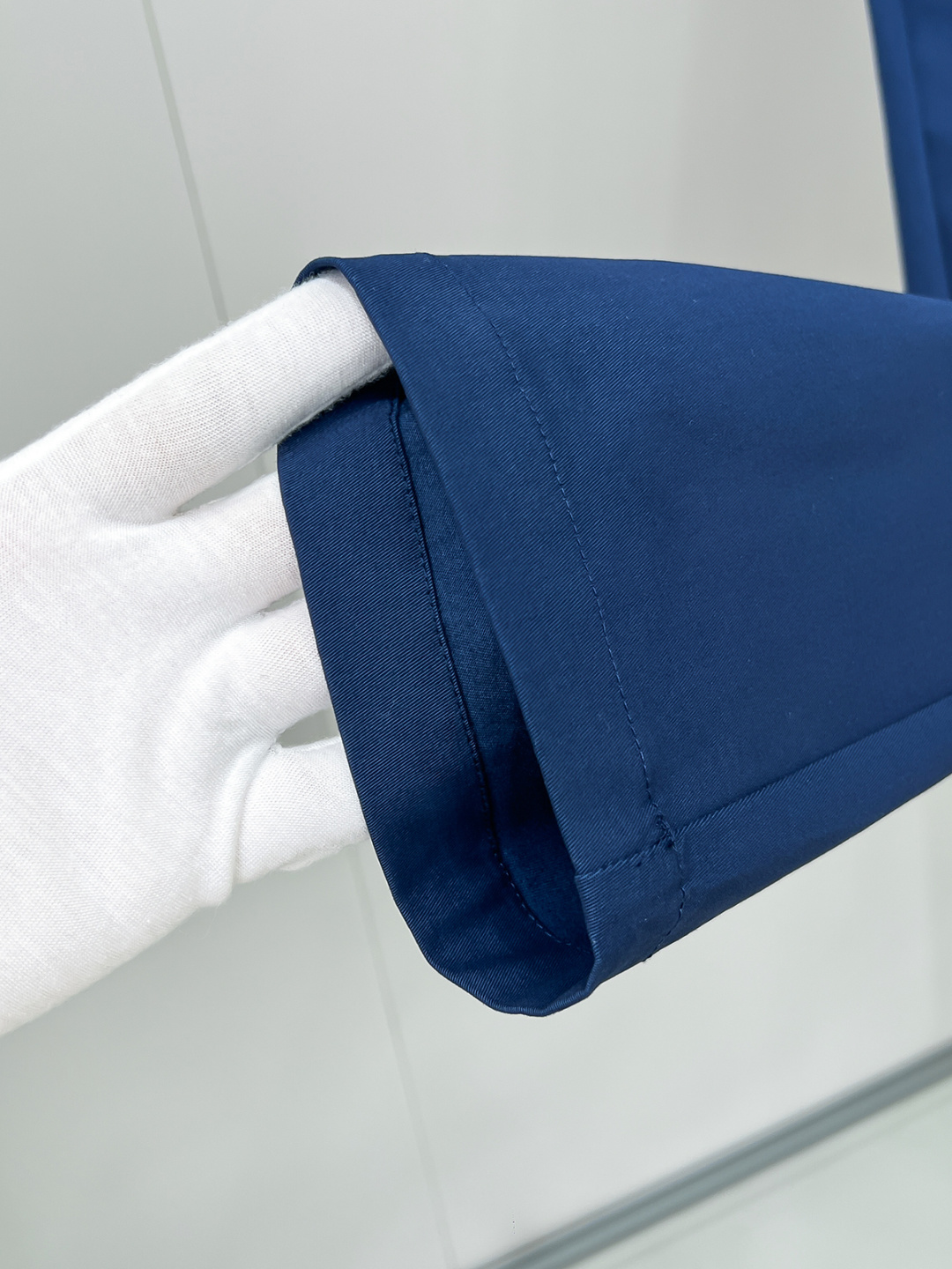 Kiton 2025秋冬专柜新款定制休闲裤 干净利落剪裁，都市风十足 采用高端精纺面料手感软糯干爽，上身