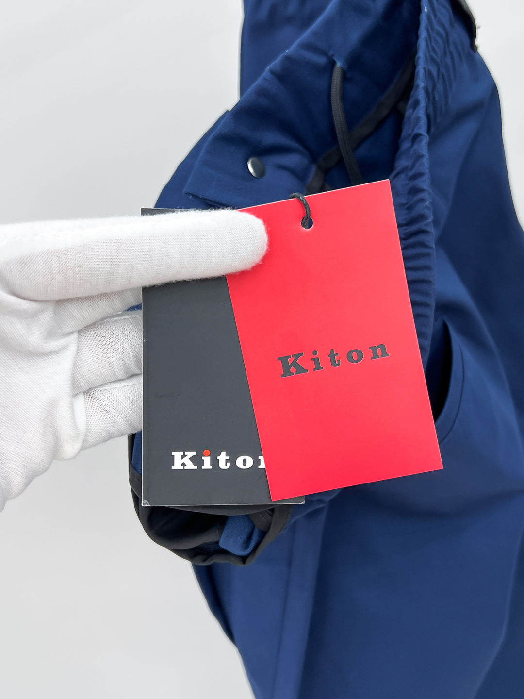 Kiton 2025秋冬专柜新款定制休闲裤 干净利落剪裁，都市风十足 采用高端精纺面料手感软糯干爽，上身